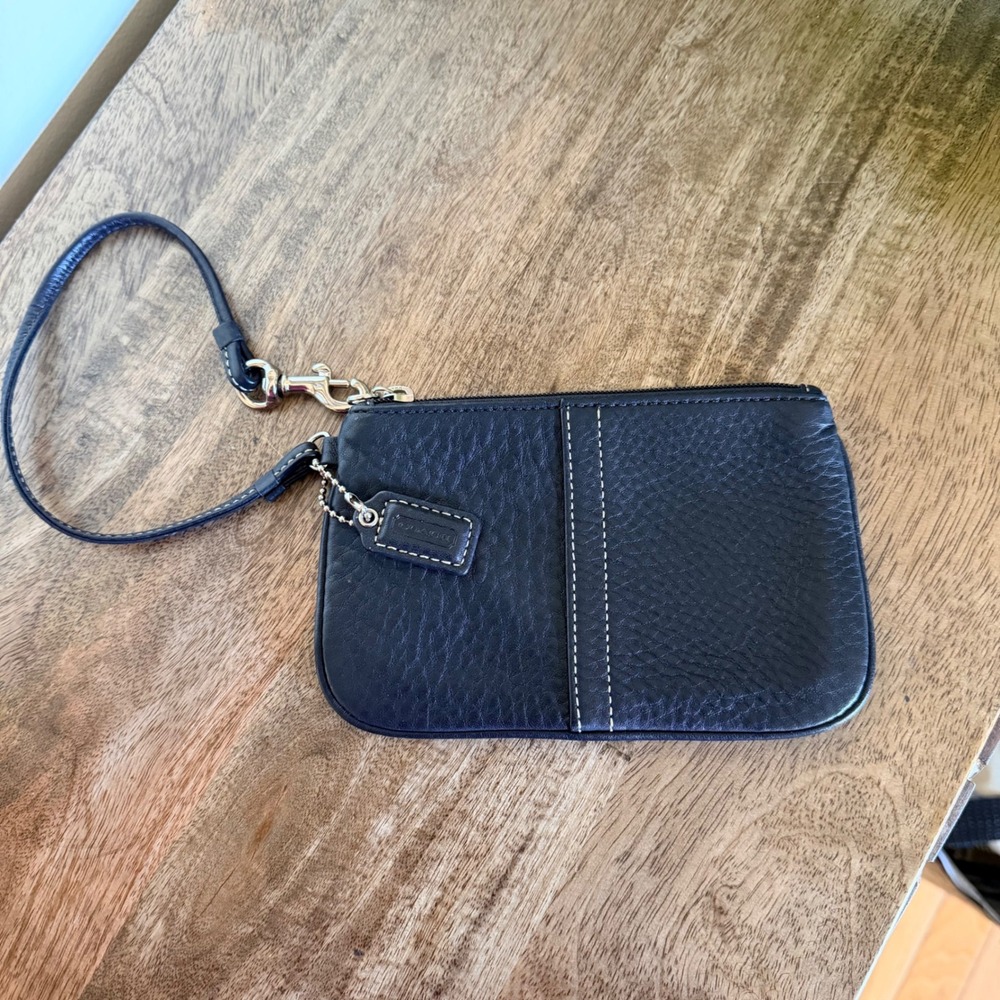 Coach Wristlet‎ Women Small Black Pebbled Leather Contrast Stitch Pouch Zip